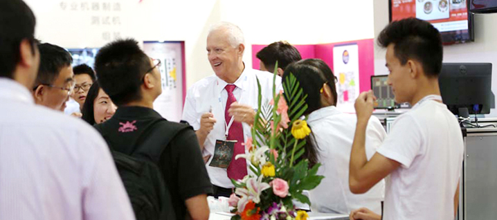 �P(gu��n)���Ϻ���(gu��)�H���b��Ʒ�c����չ�[��(hu��)